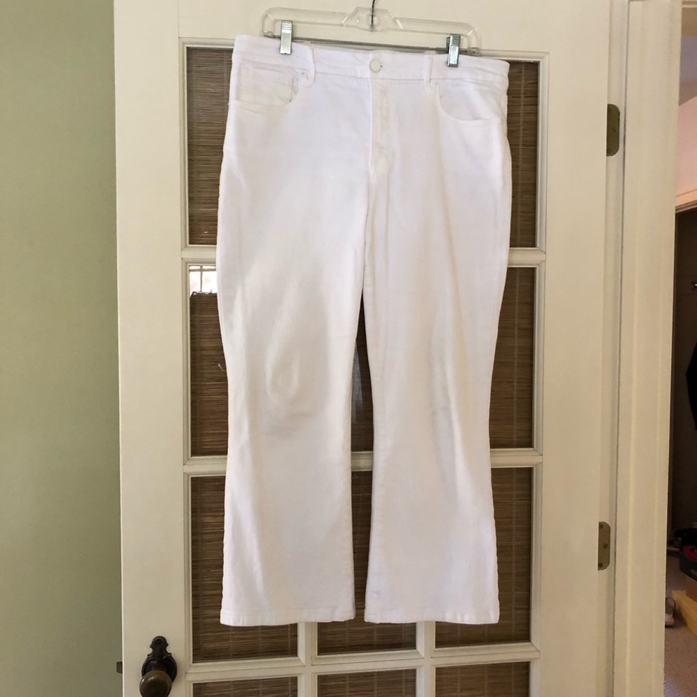 Good American white crop kick flare jeans. Size 14/32